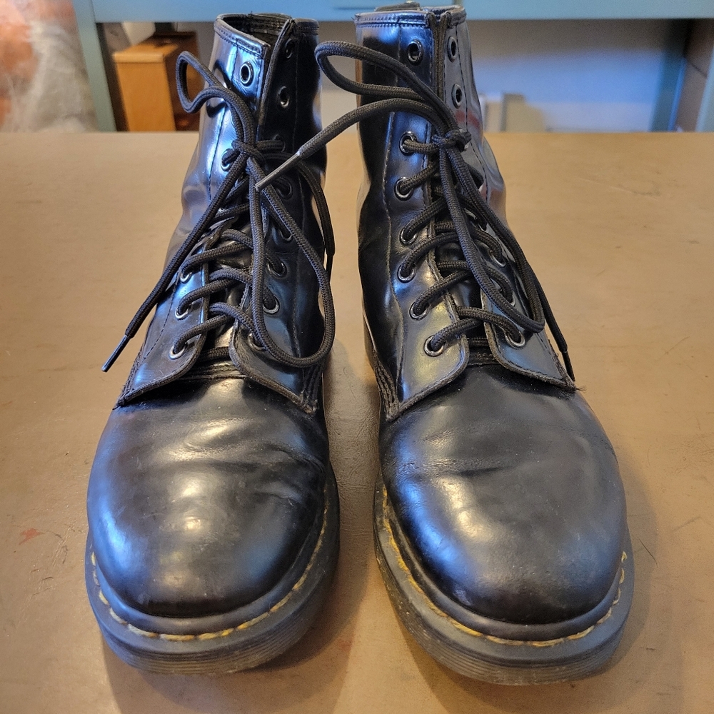 Dr. Martens Air Wair Women's 9 Men's 8
